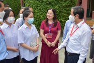 Bộ trưởng Nguyễn Kim Sơn thăm hỏi thí sinh thi tốt nghiệp THPT tại Quảng Trị