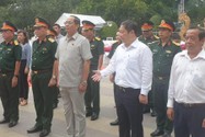 Phó Chủ tịch Quốc hội Trần Quang Phương viếng các anh hùng liệt sĩ tại Đền Tưởng niệm Bến Dược