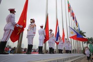 Quốc kỳ Việt Nam và 10 quốc gia chính thức tung bay tại Mỹ Đình