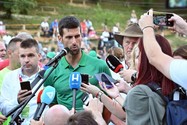 Djokovic thu hút hàng ngàn CĐV trong ngày khai trương trung tâm quần vợt