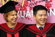 GS Ngô Bảo Châu nhận bằng Tiến sĩ danh dự của ĐHQGHN