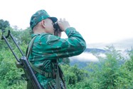 Theo chân chiến sĩ Biên phòng tuần tra trên đỉnh Pha Luông