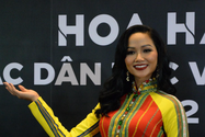 H’Hen Niê diện áo dài thổ cẩm tại chung kết Hoa hậu các dân tộc Việt Nam 