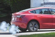 Mỹ cấm xe Tesla &apos;đánh rắm&apos; vào người đi bộ