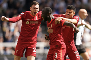 Hạ Newcastle, Liverpool vượt lên dẫn đầu Premier League