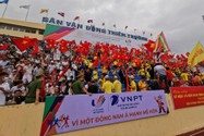 CĐV Việt Nam xếp hàng dài, ngồi chật kín sân xem trận Thái Lan – Indonesia