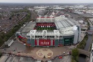 MU đối mặt với khoản nợ cực khủng vì sân Old Trafford