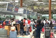 Những vị khách quốc tế đầu tiên đến sân bay Tân Sơn Nhất
