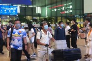 Nhà ga sân bay Tân Sơn Nhất đông nghẹt khách sau lễ 30-4