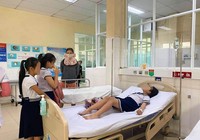 Hàng chục học sinh Đà Nẵng nhập viện vì chơi đồ chơi lạ