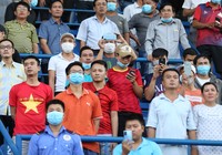 Thân nhiệt trên 37,5 độ C không được vào sân xem V-League