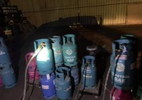 Bắt quả tang vụ sang chiết gas trái phép ở Hải Phòng