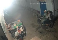 Thản nhiên dùng chĩa chích điện bắn chó ở Củ Chi