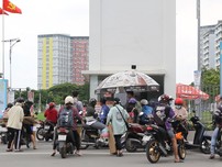 Video: Sinh viên rời ký túc xá để làm khu cách ly COVID-19