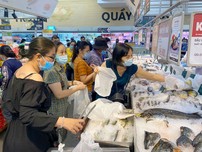 Video: Đổ xô đi siêu thị trước giờ giãn cách xã hội