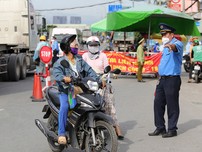 Video: Bị buộc quay đầu tại chốt kiểm dịch do không có giấy xét nghiệm âm tính