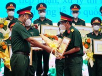 Video: Tâm sự nhói lòng của người lính mất người thân trong quá trình chống dịch