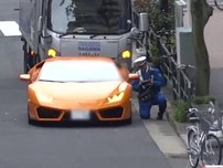 Cảnh sát dùng xe đạp truy đuổi Lamborghini vượt đèn đỏ