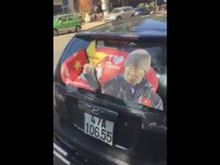 Dán ảnh HLV Park Hang-seo lên ô tô để cổ vũ U-23 VN