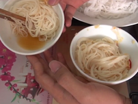 Phát hiện bún chứa hóa chất độc hại bằng nước mắm