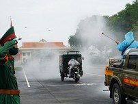 Video: Quân đội huy động hơn 500 lượt xe phun khử khuẩn toàn TP.HCM