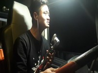 Anh tài xế cover bản hit 'Buồn của anh' gây sốt