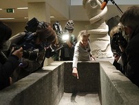 70 cổ vật trong viện bảo tàng bị phá hoại theo cách kỳ lạ