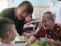 Trải nghiệm bữa cơm 2.000 đồng của vợ chồng trẻ