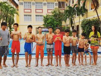 Video: Lớp dạy bơi miễn phí cho trẻ mồ côi giữa lòng Sài Gòn