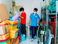 Chàng trai  'giải cứu' sinh viên khi ký túc xá thành khu cách ly