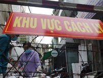 Video: Đi chợ giúp bà con trong khu phong tỏa