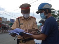 Video: Người dân TP.HCM ra đường cần có những loại giấy tờ gì?