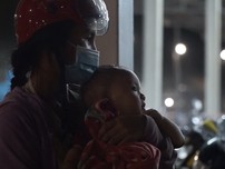 Video: Những 'thiên thần nhỏ' trong hành trình về quê tránh dịch COVID-19