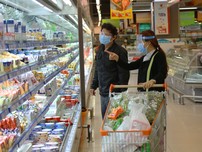 Video: Người dân quận 7, TP.HCM những ngày đầu đi siêu thị theo phiếu