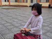 Video: Vỡ òa niềm vui được về nhà sau thời gian cách ly tập trung