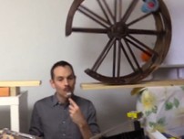 Anh chàng ăn bánh 'khổ cực' nhất thế giới