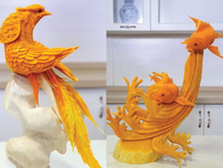 Điêu luyện với màn khắc trái bí thành hình chim, cá