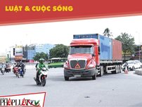 Báo động tình trạng lật thùng container đè chết người