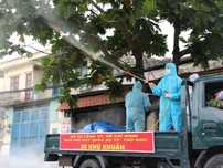 Video: Lực lượng quân sự phun khử khuẩn tại TP Thủ Đức