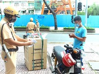 Video: Shipper công nghệ chịu phạt vì nhận giao hàng không thiết yếu