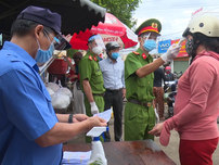 Video: Buôn Ma Thuột ngày đầu thực hiện phát phiếu vào chợ cho người dân