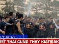 Toàn đội HA Gia Lai vui tết Thái, té nước cùng thầy Kiatisak