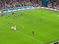 Góc quay toàn bộ cảnh Anh sụp đổ và Ý vô địch