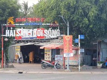Video: ‘Nhà đinh’ chắn giữa đường ở TP Bạc...