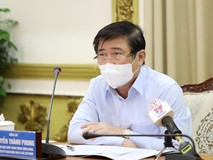 Video: TP.HCM giám sát chặt chẽ người cách...