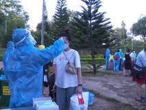 Video: Đón 247 thai phụ và trẻ em từ các...