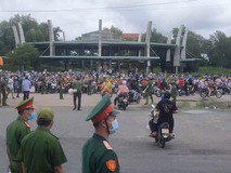 Hàng ngàn người dân về Cà Mau, chính quyền...