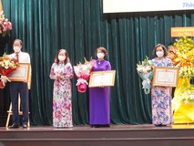 Video: Chủ tịch nước tặng Huân chương Lao động...