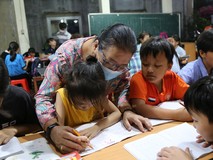 Lớp học 'ngoại Thủy' của trẻ em nghèo