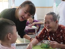 Trải nghiệm bữa cơm 2.000 đồng của vợ...